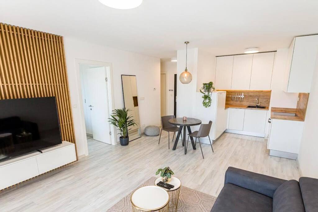 Urban Apartment With Possibility Of Parking Bratislava Eksteriør billede